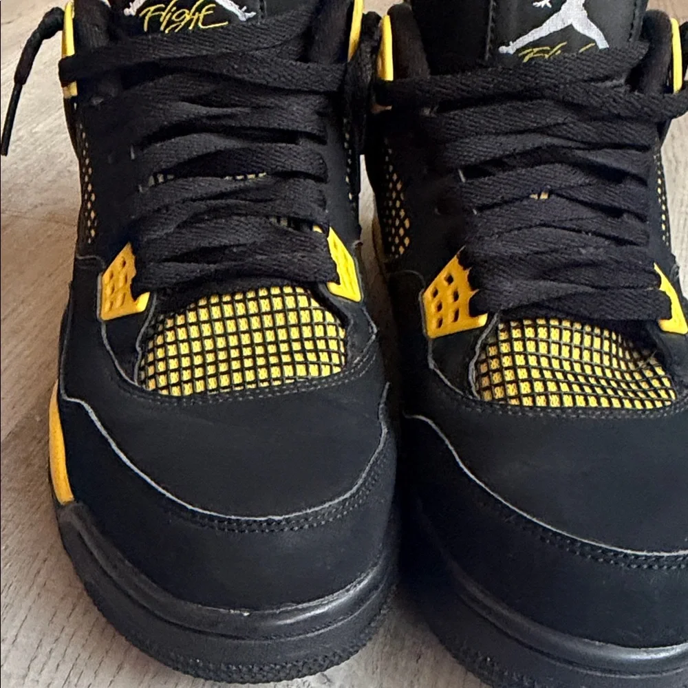 Air Jordan 4‎ Retro “Thunder” (Black/Yellow) – Talla 10.5 US